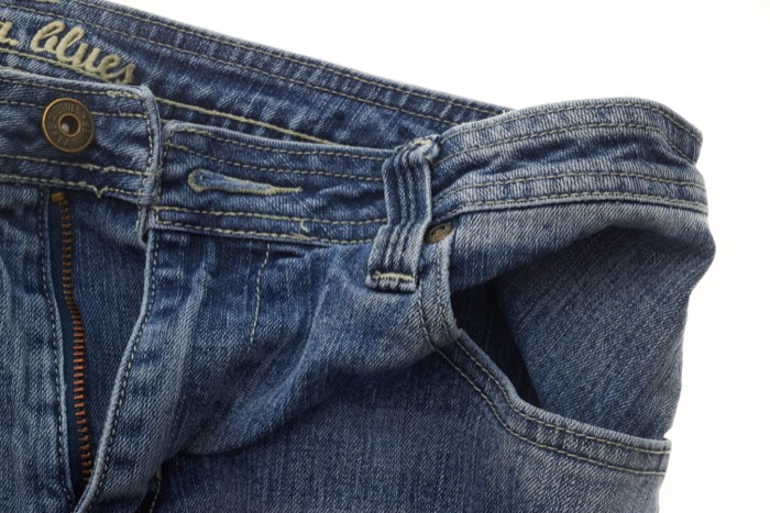 Arreglo de pantalones vaqueros: cambio de cremallera y bajos en Barcelona